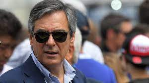 J’ai un job grâce/à cause de François Fillon…